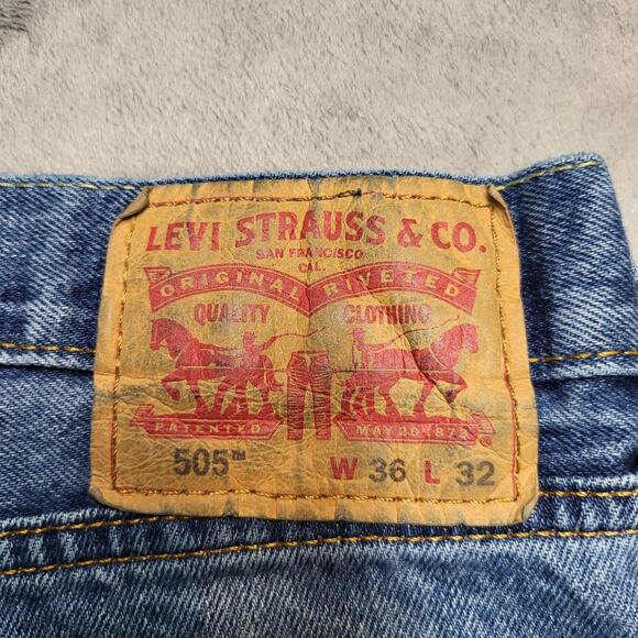 Levis 505 Jeans Mens 36x30 Blue Medium Wash Straight Leg 100% Cotton Denim Pants - Picture 3 of 11